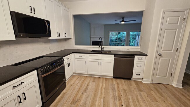 Building Photo - 2719 Thornbush Ct