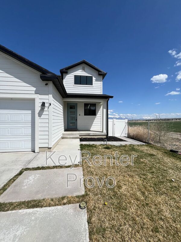 Building Photo - 4724 E Lk Cor Dr