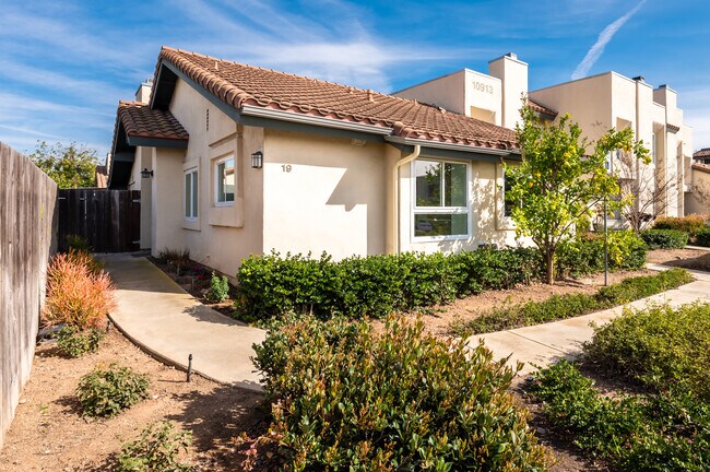 End Unit/Privacy - 10913 Draco Rd