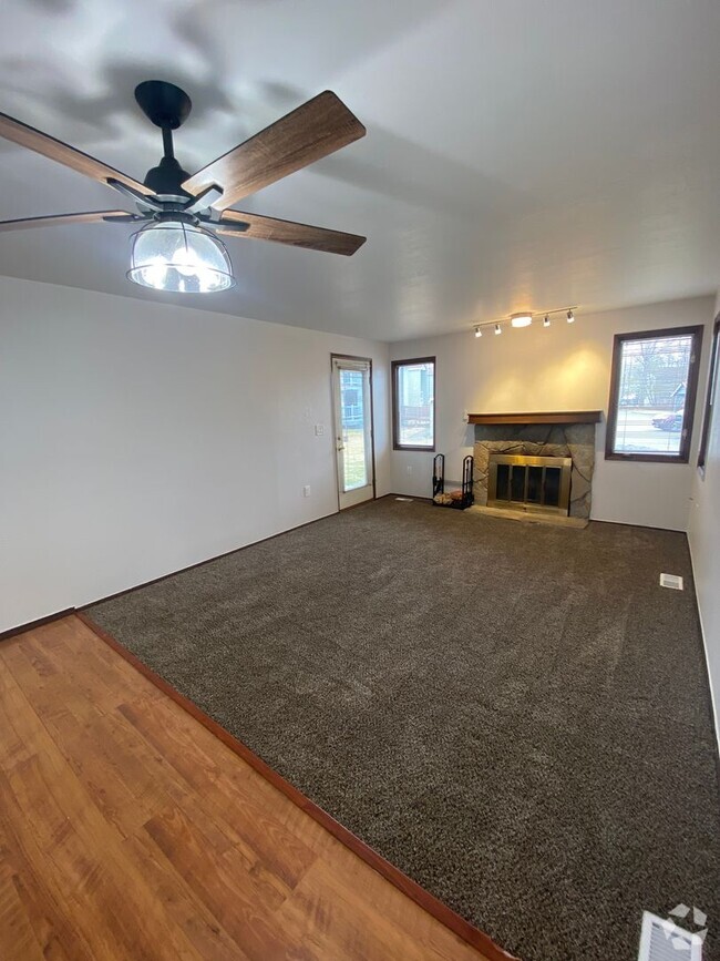 Building Photo - 10249 Jamestown Dr