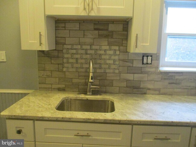 Building Photo - 40 E Coulter St