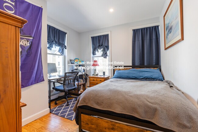 Building Photo - 651 E 7th St