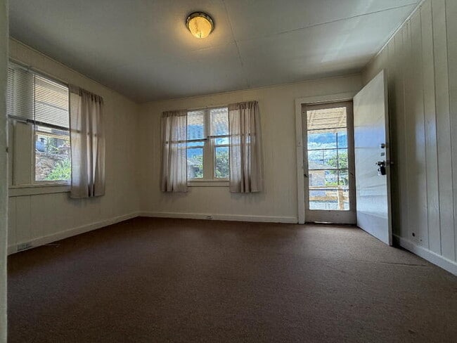 Building Photo - To register for the showing time, note the 4 digit code: 3943 and click "APPLY NOW."(mobile:orang...