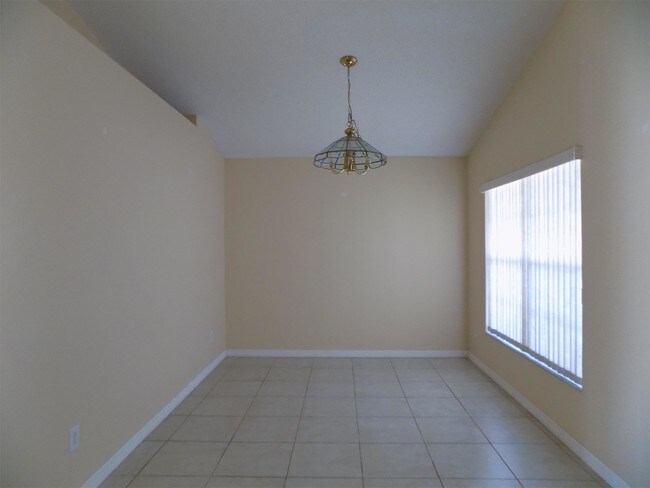 Building Photo - 8022 Spring Creek Dr