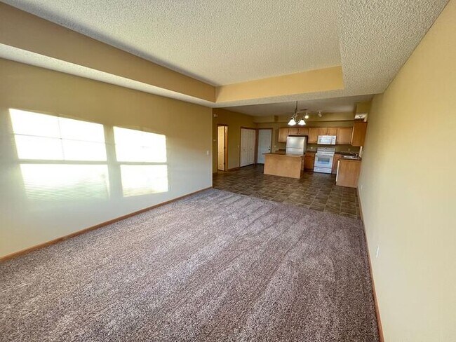 Building Photo - Huge End Unit Townhouse Available Now, New...