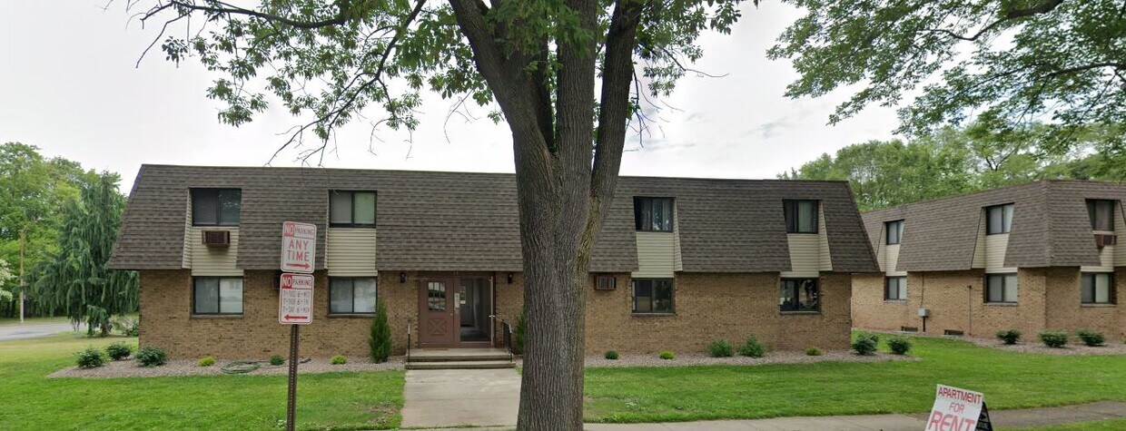 Primary Photo - 20 Versailles Rd
