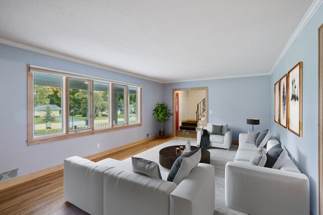 Foto del edificio - 2425 Merrimac Ln N