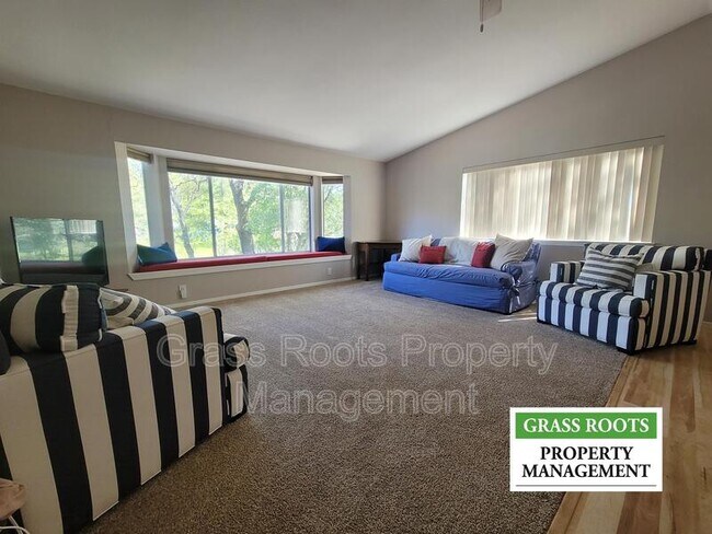Foto del edificio - 14336 Pepperwood Dr