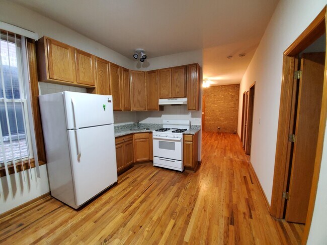 Foto del edificio - 2048 N Western Ave
