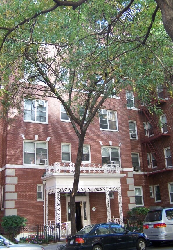 Building Photo - 310 W 55th St