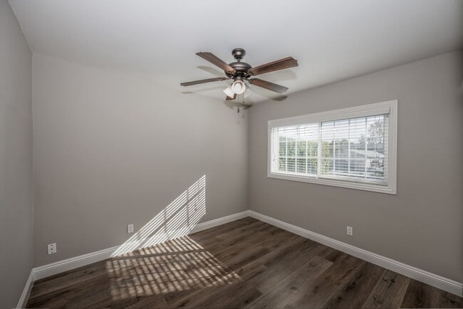 Foto del edificio - North Monrovia Updated Spacious 1bed/1bath upstairs Unit