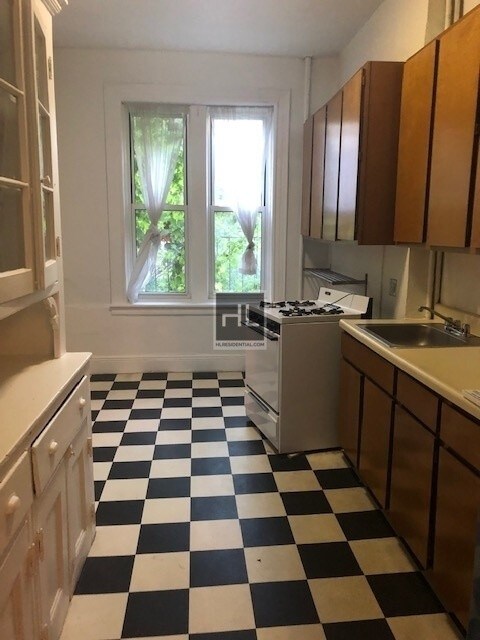 Primary Photo - PreWar Three Bedroom Apartment in Astoria,NY