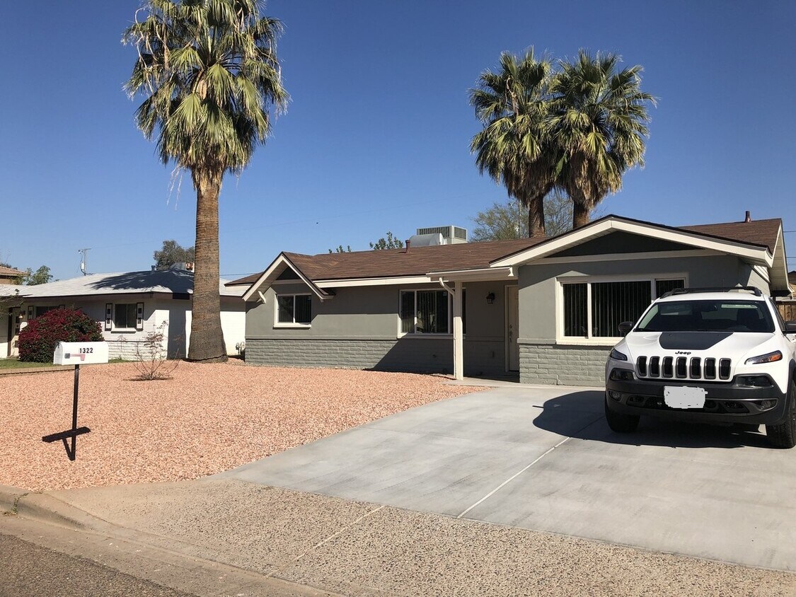 Foto principal - 1322 E Morten Ave