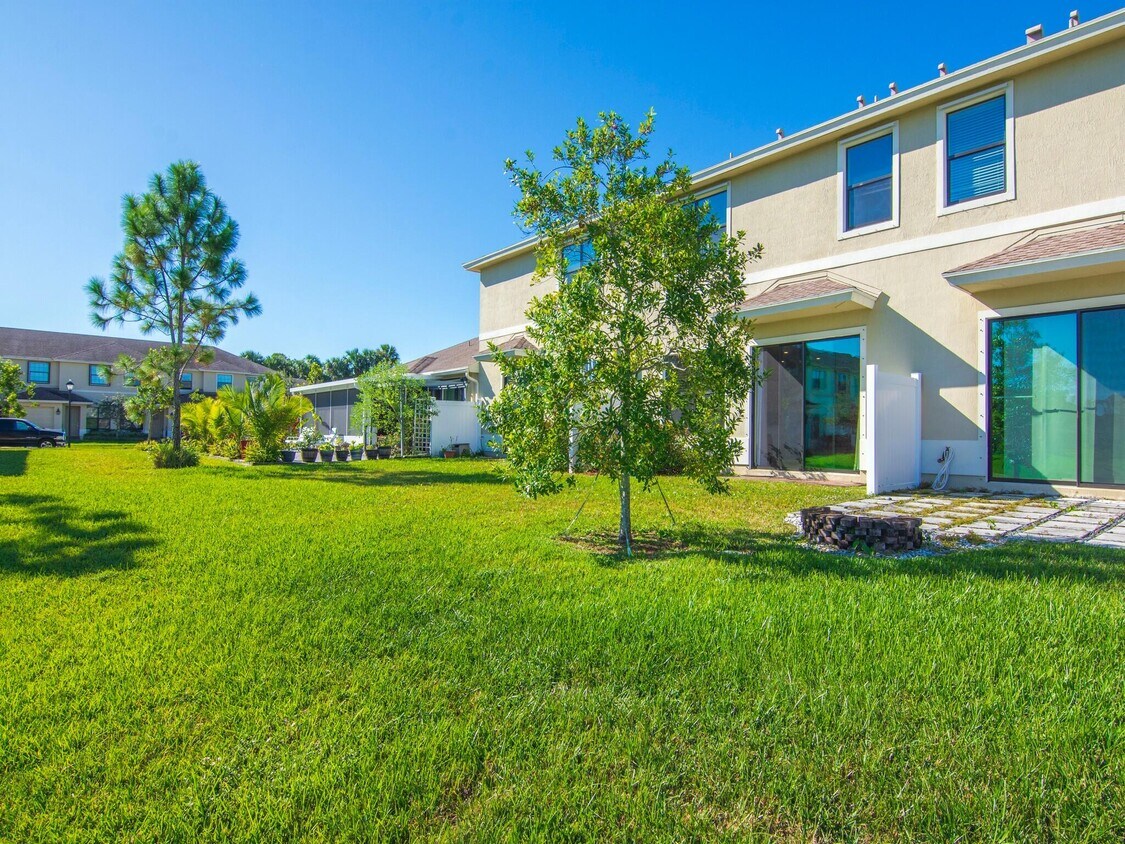 Primary Photo - 10064 W Villa Cir