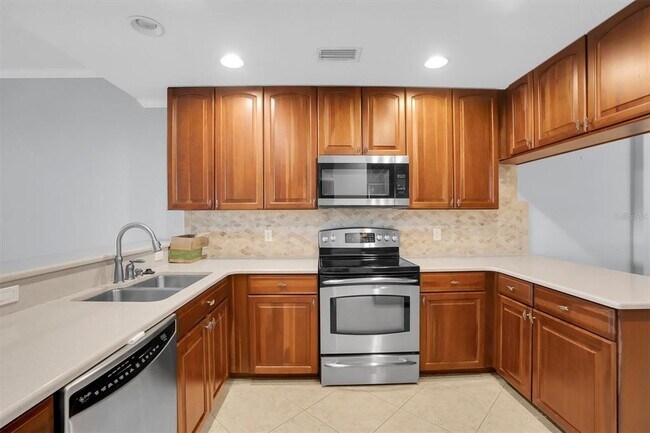 Foto del edificio - 7040 Key Haven Rd