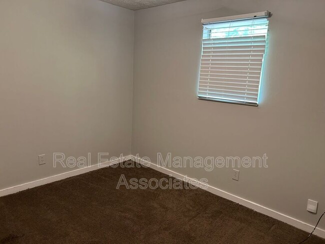 Foto del edificio - 413 N Hill St