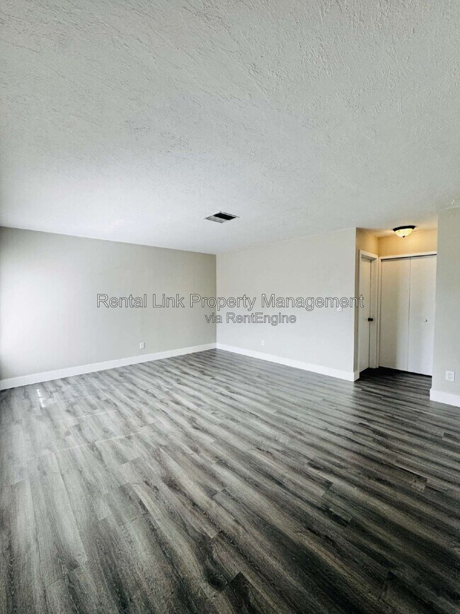 Building Photo - 4107 SE 18th Pl