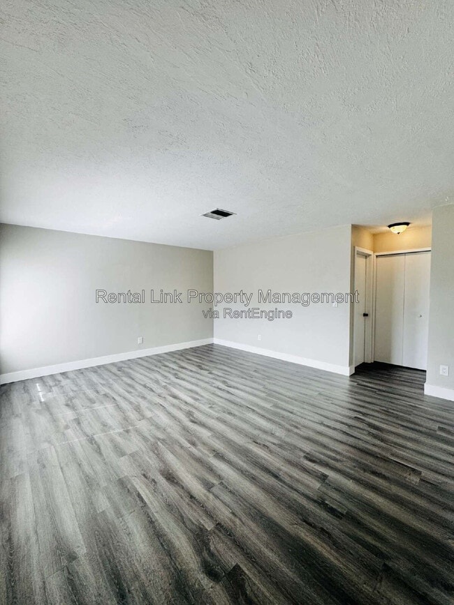 Foto del edificio - 4107 SE 18th Pl