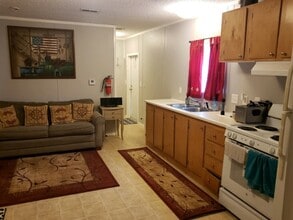 Building Photo - 161 E Crest Dr