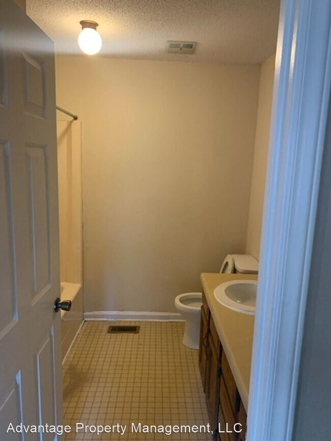 Building Photo - 2 br, 1 bath House - 203 Walnut Street