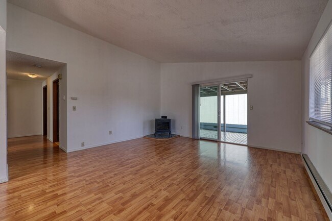Building Photo - Cozy Lacey Rambler - Move-In Ready now! 3 bed 1 bath patio home - North Thurston S.D.