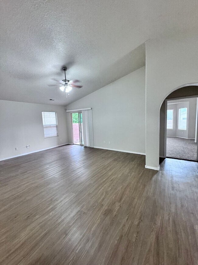 Foto del edificio - Great 3 bed, 2 bath, 1575 sq ft home in Huning Ranch!