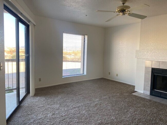 Foto del edificio - Waterfront 2BR 2B Condo Lower Level, gated...