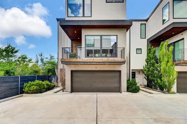 Building Photo - 5605 Sunshine Dr