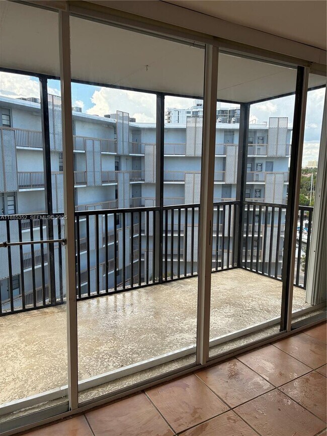 Foto del edificio - 3401 N Country Club Dr