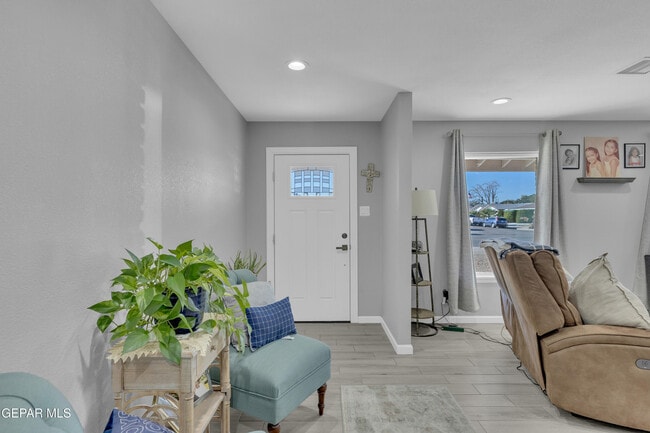 Building Photo - 9913 Album Ave