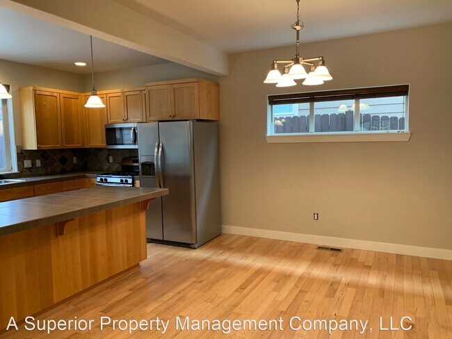 Building Photo - 4 br, 2.5 bath House - 1866 NE Altura Dr.