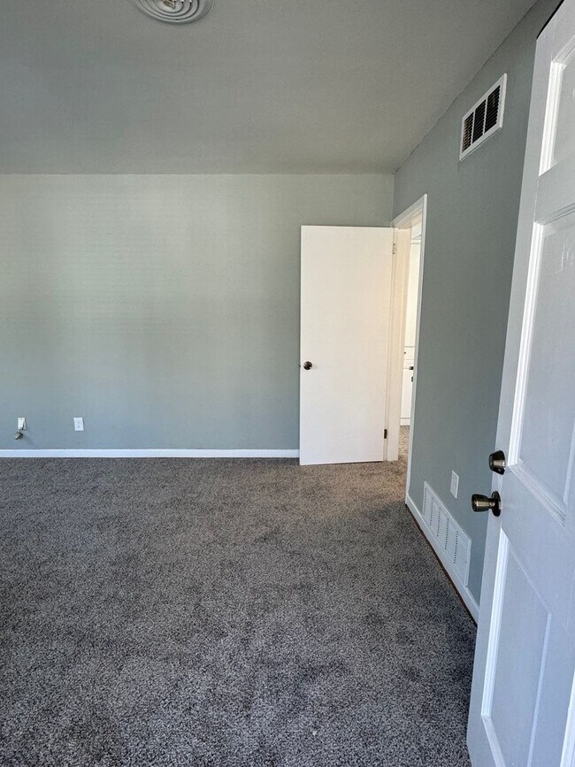 Foto del edificio - 3-Bedroom in Forst Hills area