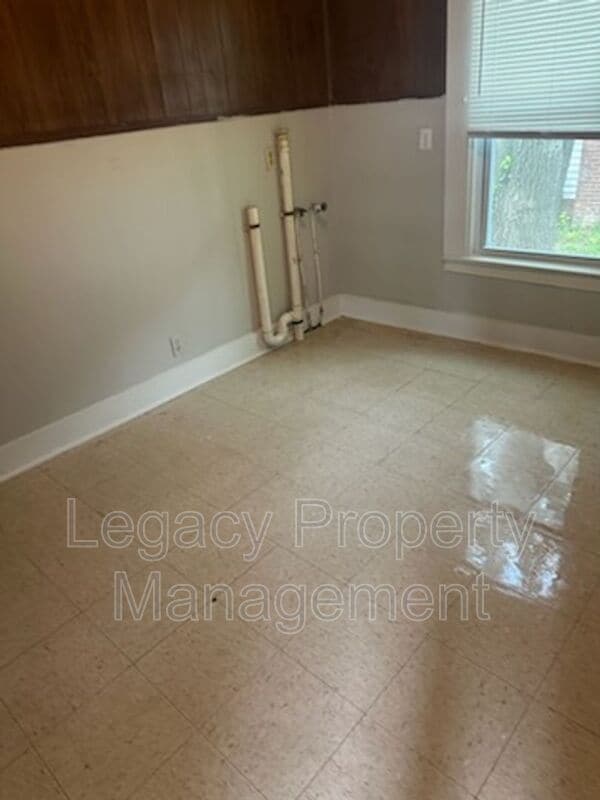 Building Photo - 1111 N Mebane St