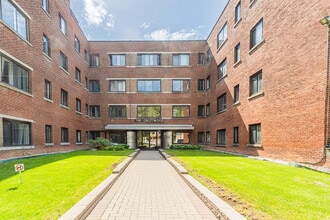 Building Photo - Le Crestwood