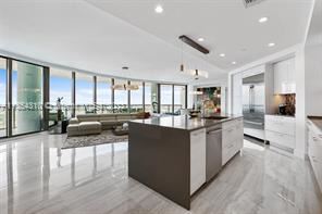 Foto del edificio - 4 br, 3.5 bath Condo - 100 E Las Olas Blvd...