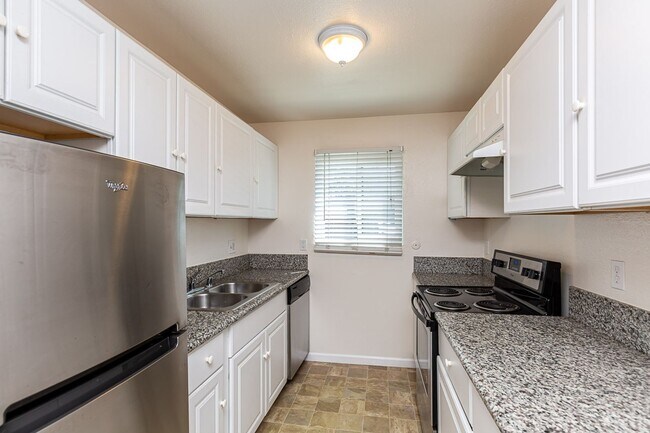 Foto del edificio - ++ $500 OFF 1st Month's Rent !! LIGHT & BR...