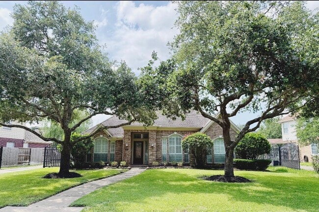 Building Photo - 1619 Crescent Green Dr