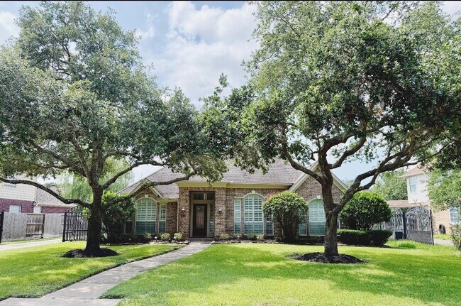 Foto del edificio - 1619 Crescent Green Dr