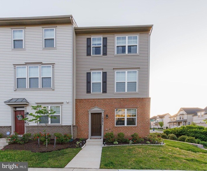 Photo - 16201 Coolidge Avenue Unit