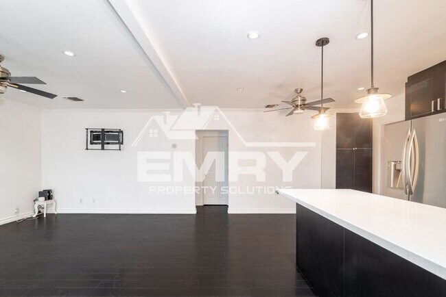 Foto del edificio - Primary Home and ADU for rent Division St ...