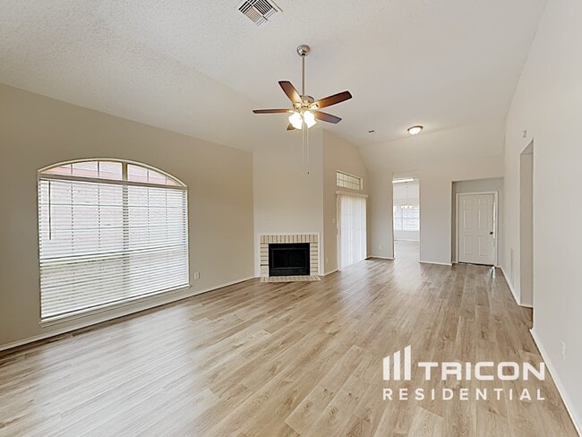 Building Photo - 805 Clover Hill Ln