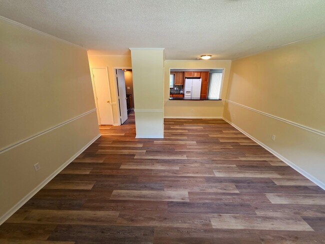 Foto del edificio - Nicely updated 3 bedroom, 2 bath home with 1-car garage