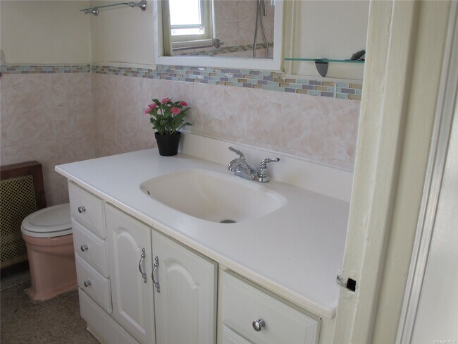 Foto del edificio - 212-02 43rd Ave