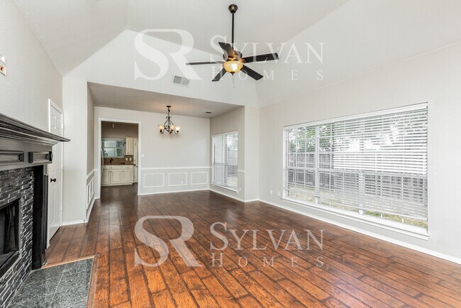 Building Photo - Enjoy living the good life in this 3 bedroom, 2 bathroom home