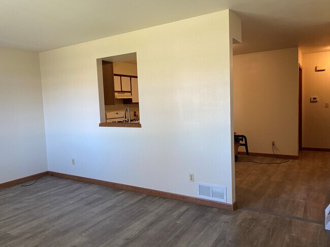 Sala de estar - 5005 26th Ave
