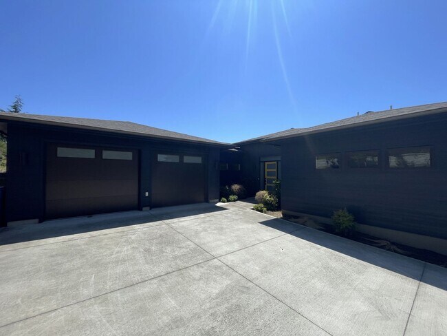 Building Photo - 4920 Heather Drive