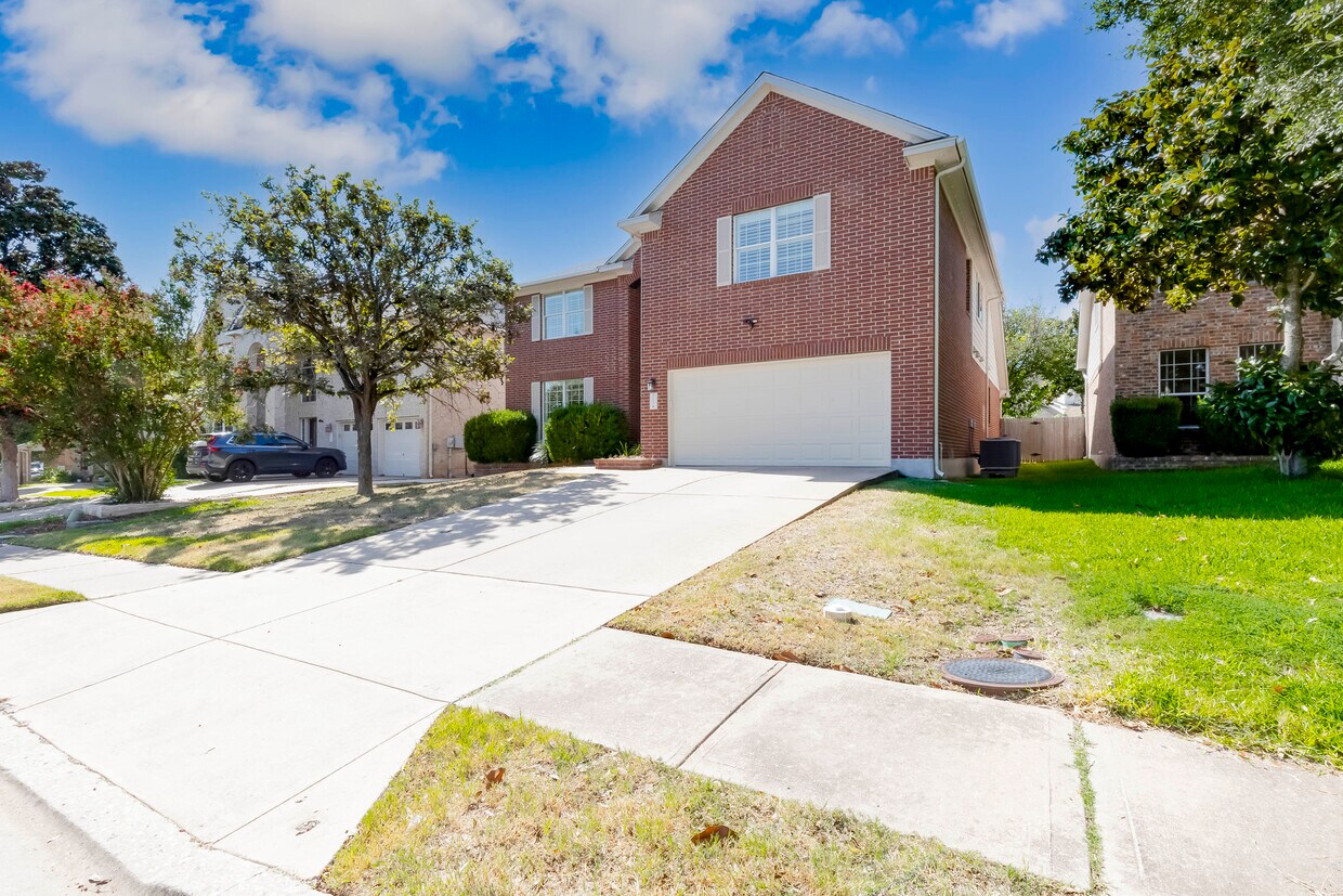 Building Photo - 15617 Pumpkin Ridge Dr