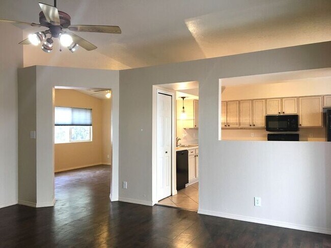 Foto del edificio - Enchanted Hills - 4 Bed Room - Mountain View