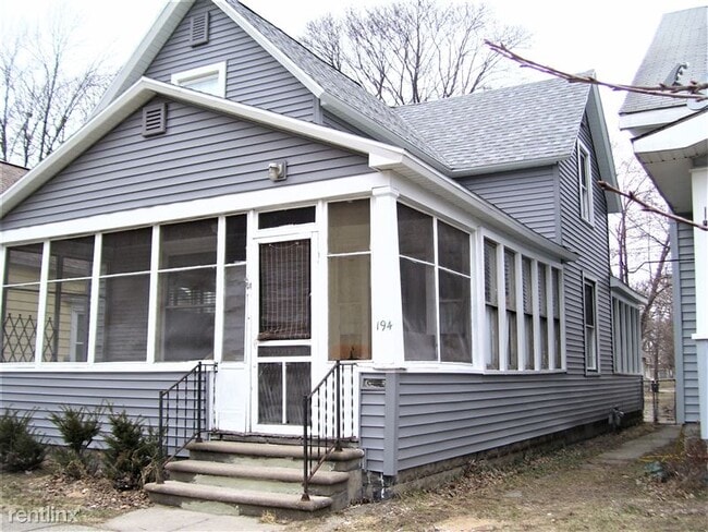 Building Photo - 194 Strong Ave