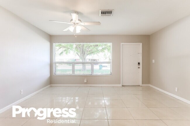 Foto del edificio - 6112 NW 8th St